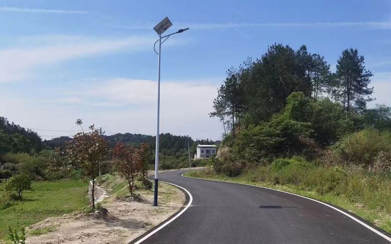 All in Two Solar Street Light DL-XY4 Installation in China